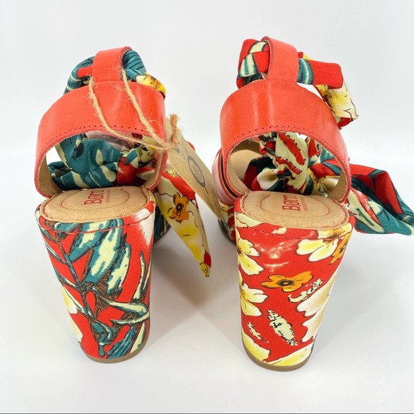 NEW Born Salton Sandals in Red sz 9 - Picture 9 of 14